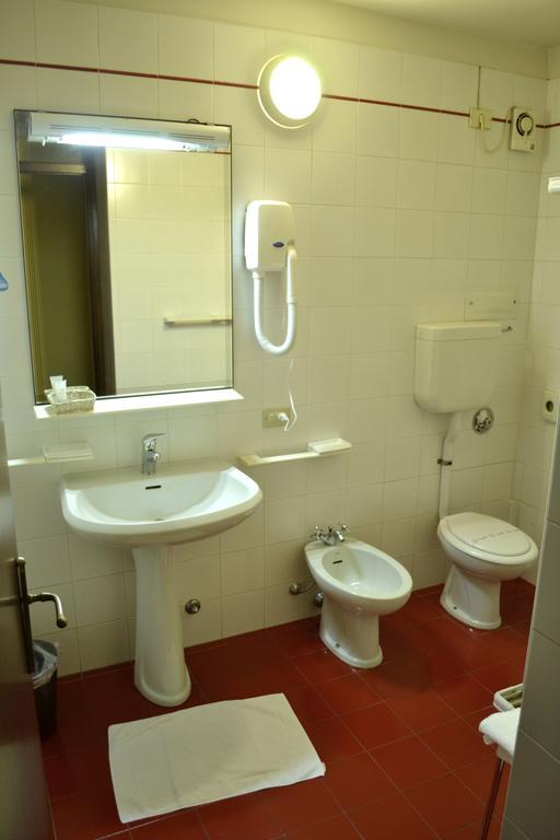 Hotel Ezzelino San Zenone Exteriör bild