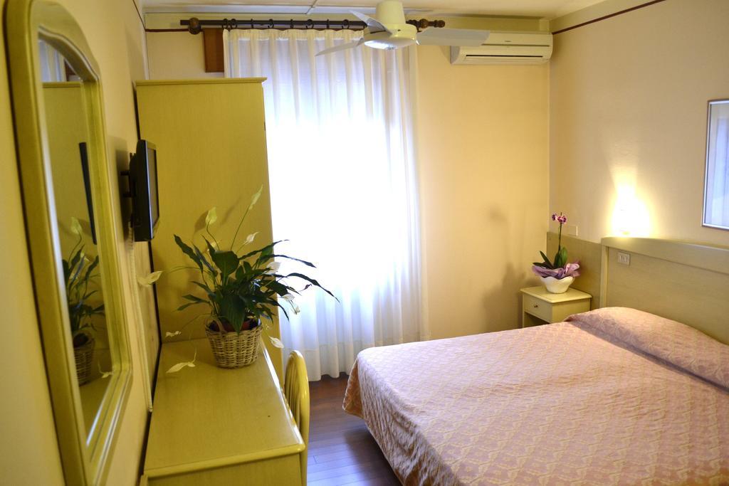 Hotel Ezzelino San Zenone Exteriör bild