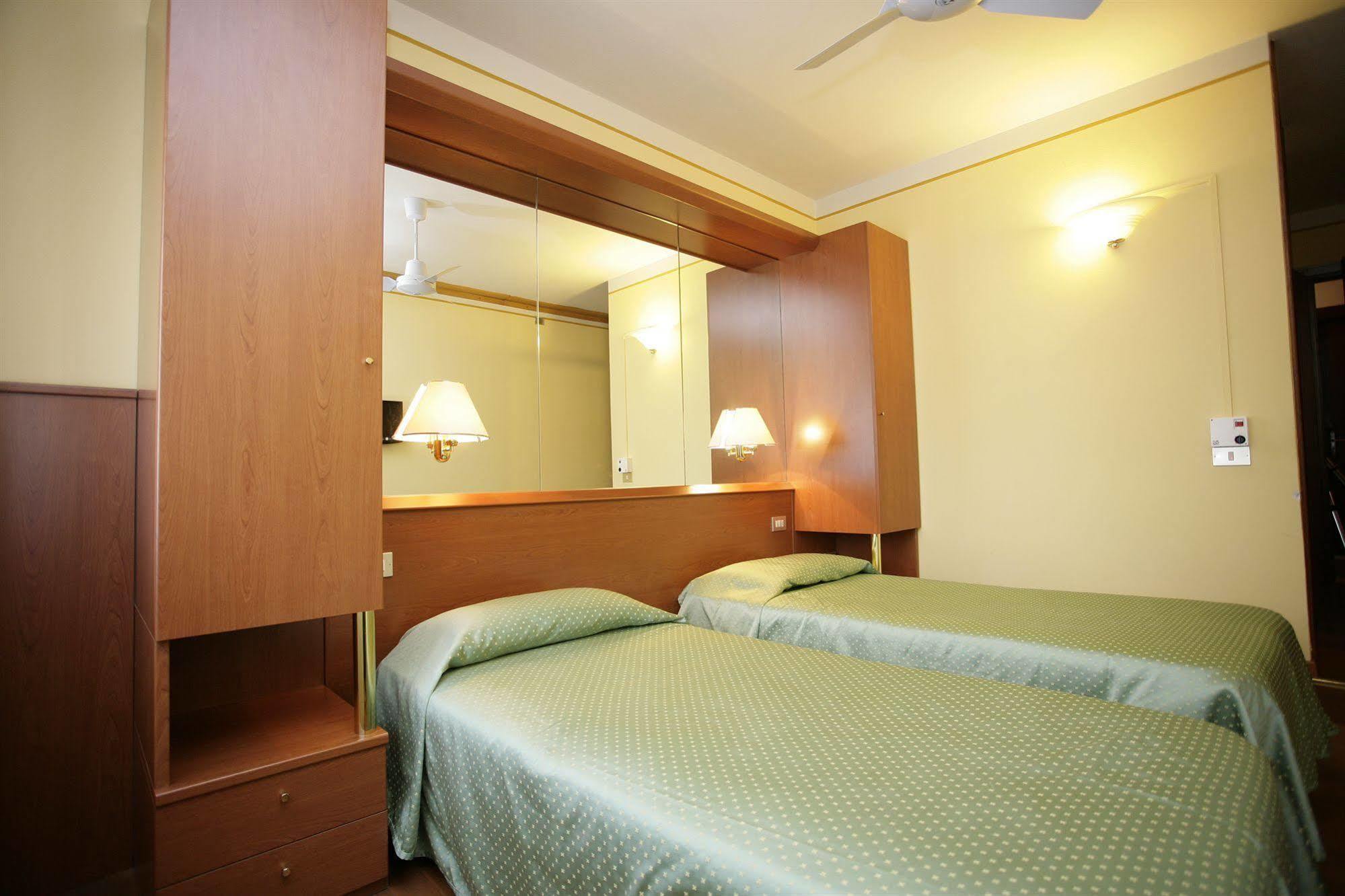 Hotel Ezzelino San Zenone Exteriör bild