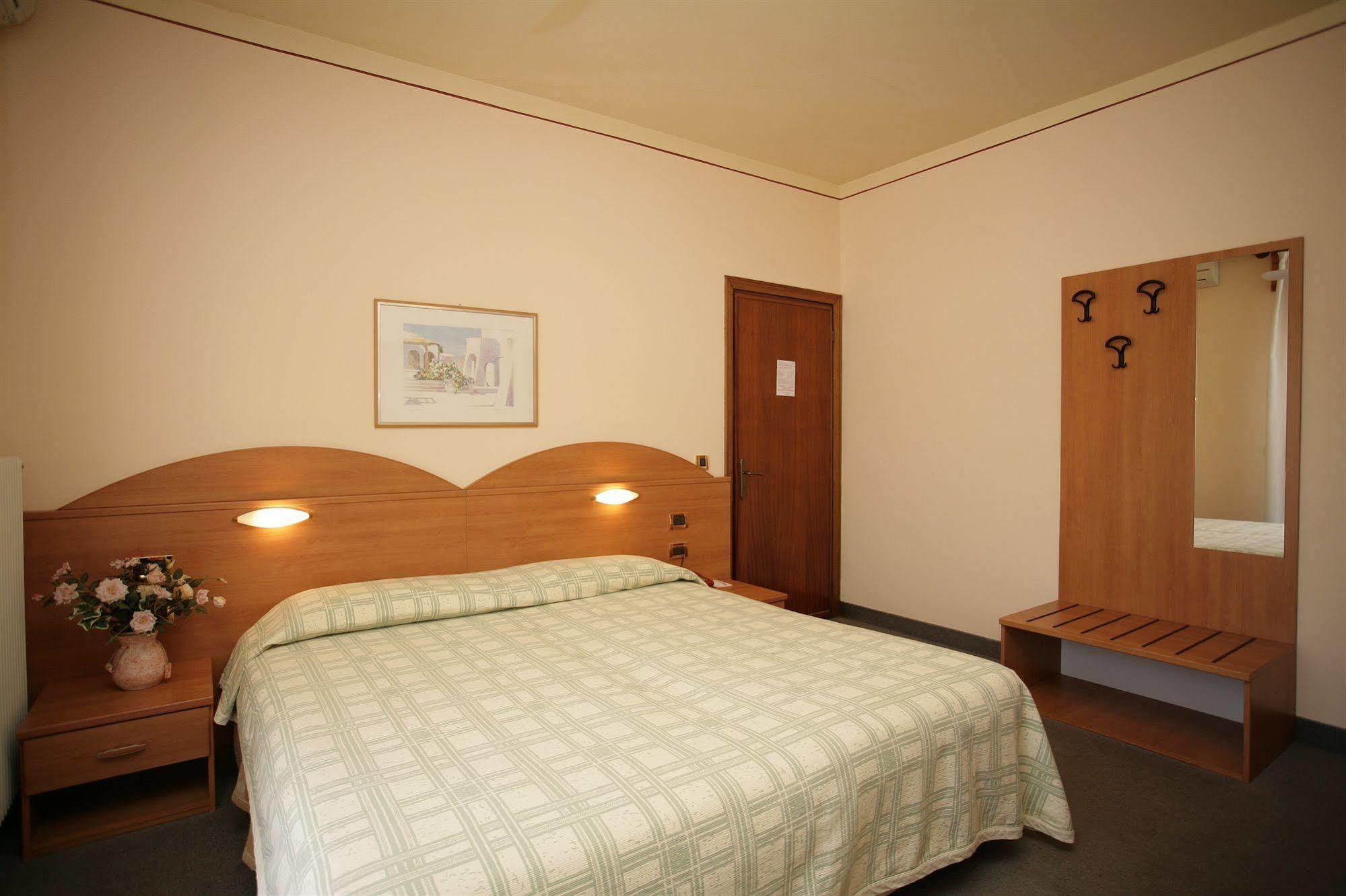 Hotel Ezzelino San Zenone Exteriör bild