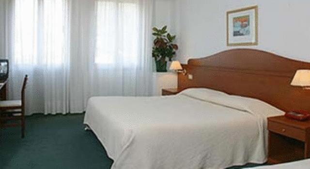 Hotel Ezzelino San Zenone Exteriör bild